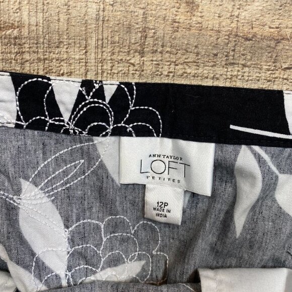 LOFT Black and White Floral Skirt - Picture 4 of 5